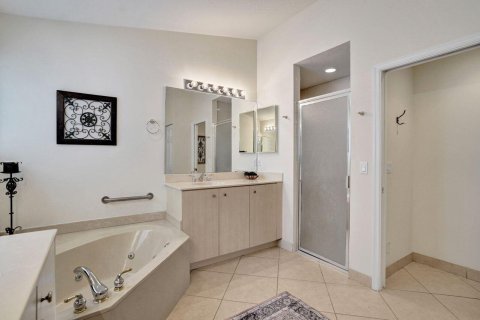 House in Boynton Beach, Florida 3 bedrooms, 186.55 sq.m. № 2402425 - photo 27