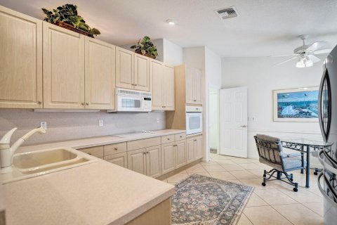 House in Boynton Beach, Florida 3 bedrooms, 186.55 sq.m. № 2402425 - photo 16