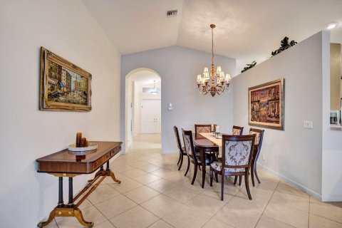 House in Boynton Beach, Florida 3 bedrooms, 186.55 sq.m. № 2402425 - photo 5