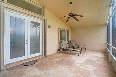 House in Boynton Beach, Florida 3 bedrooms, 186.55 sq.m. № 2402425 - photo 9