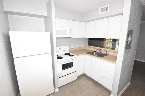 Condo in Altamonte Springs, Florida, 1 bedroom  № 1879764 - photo 18