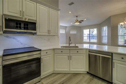 Casa en venta en Tampa, Florida, 4 dormitorios, 324.04 m2 № 1301036 - foto 17
