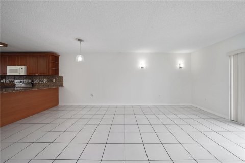 Copropriété à vendre à Hialeah, Floride: 3 chambres, 108.23 m2 № 2041857 - photo 5