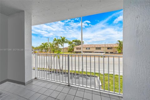 Copropriété à vendre à Hialeah, Floride: 3 chambres, 108.23 m2 № 2041857 - photo 16