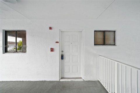 Copropriété à vendre à Hialeah, Floride: 3 chambres, 108.23 m2 № 2041857 - photo 2