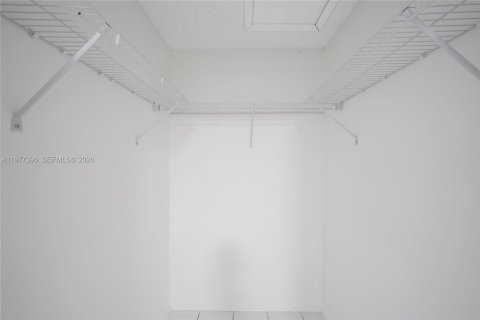 Copropriété à vendre à Hialeah, Floride: 3 chambres, 108.23 m2 № 2041857 - photo 12