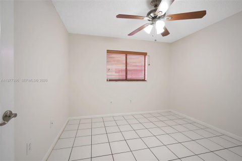 Copropriété à vendre à Hialeah, Floride: 3 chambres, 108.23 m2 № 2041857 - photo 13