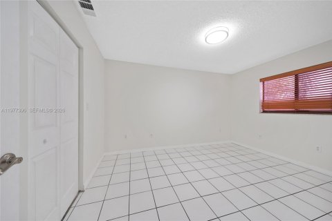 Copropriété à vendre à Hialeah, Floride: 3 chambres, 108.23 m2 № 2041857 - photo 11