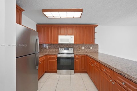 Copropriété à vendre à Hialeah, Floride: 3 chambres, 108.23 m2 № 2041857 - photo 6