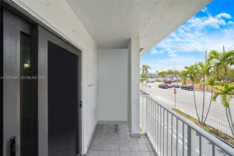 Copropriété à vendre à Hialeah, Floride: 3 chambres, 108.23 m2 № 2041857 - photo 17