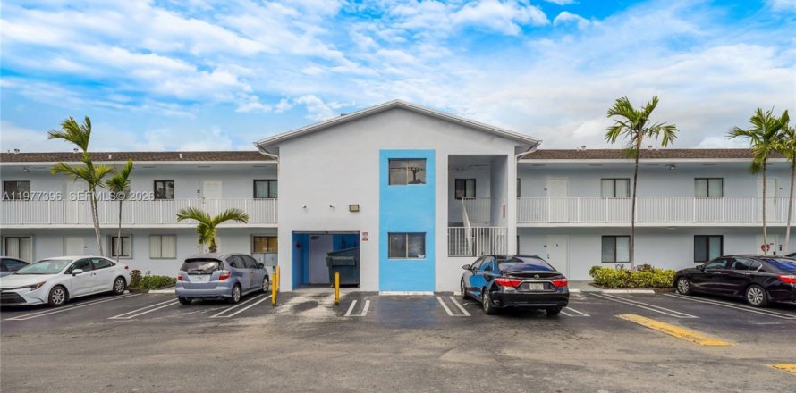 Condo à Hialeah, Floride, 3 chambres  № 2041857