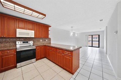 Copropriété à vendre à Hialeah, Floride: 3 chambres, 108.23 m2 № 2041857 - photo 7