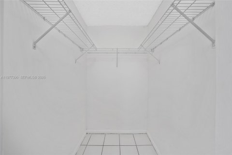 Copropriété à vendre à Hialeah, Floride: 3 chambres, 108.23 m2 № 2041857 - photo 9