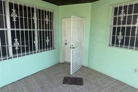 Propiedad comercial en venta en Miami, Florida, 217.95 m2 № 1988911 - foto 1
