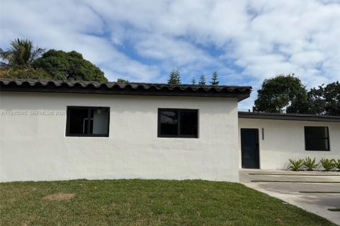 Casa en venta en North Miami Beach, Florida, 4 dormitorios, 153.85 m2 № 1993302 - foto 17