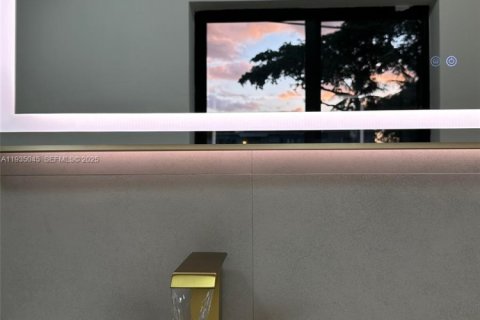 Casa en venta en North Miami Beach, Florida, 4 dormitorios, 153.85 m2 № 1993302 - foto 9