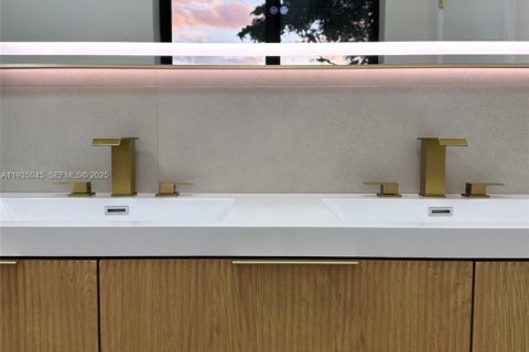 Casa en venta en North Miami Beach, Florida, 4 dormitorios, 153.85 m2 № 1993302 - foto 10