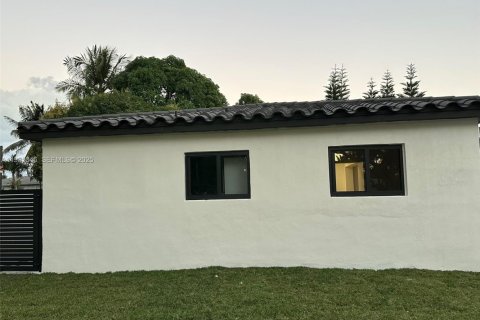 Casa en venta en North Miami Beach, Florida, 4 dormitorios, 153.85 m2 № 1993302 - foto 12