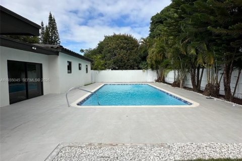 Casa en venta en North Miami Beach, Florida, 4 dormitorios, 153.85 m2 № 1993302 - foto 14