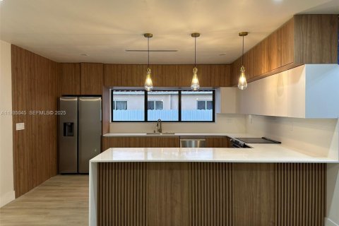 Casa en venta en North Miami Beach, Florida, 4 dormitorios, 153.85 m2 № 1993302 - foto 5