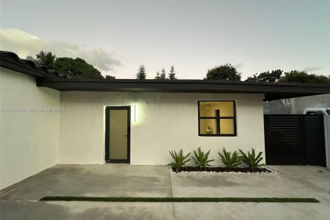 Casa en venta en North Miami Beach, Florida, 4 dormitorios, 153.85 m2 № 1993302 - foto 2