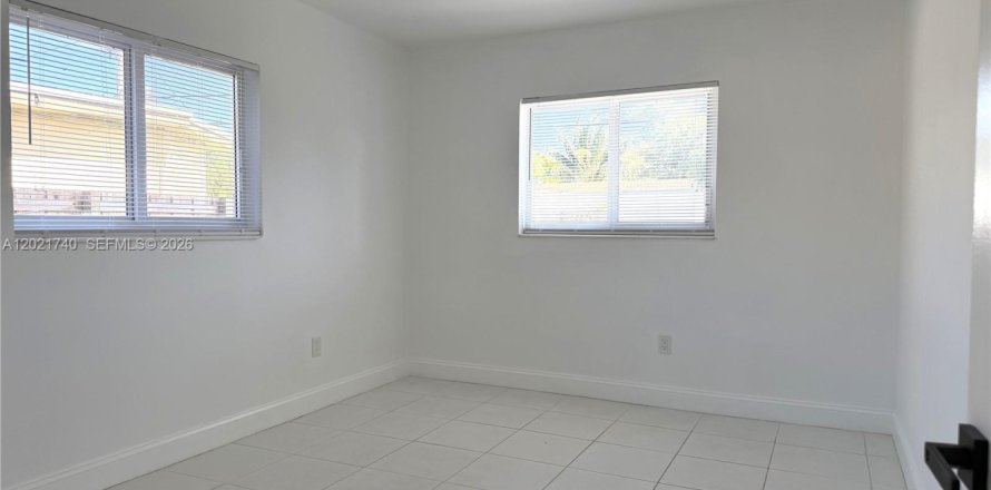 Villa ou maison à North Miami Beach, Floride 1 chambre, 550.91 m2 № 2256945