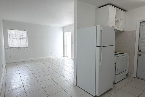 Villa ou maison à louer à North Miami Beach, Floride: 1 chambre, 550.91 m2 № 2256945 - photo 6