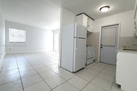 Villa ou maison à louer à North Miami Beach, Floride: 1 chambre, 550.91 m2 № 2256945 - photo 8
