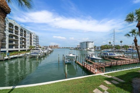 Townhouse in Clearwater, Florida 3 bedrooms, 175.21 sq.m. № 1885969 - photo 3