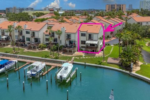 Townhouse in Clearwater, Florida 3 bedrooms, 175.21 sq.m. № 1885969 - photo 1