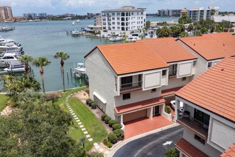 Townhouse in Clearwater, Florida 3 bedrooms, 175.21 sq.m. № 1885969 - photo 2