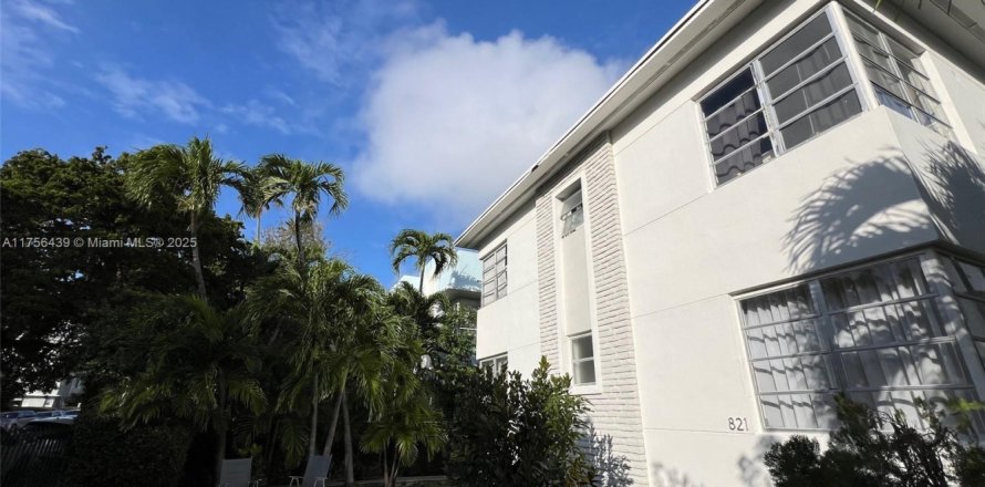 Condo in Miami Beach, Florida, 2 bedrooms  № 1868654