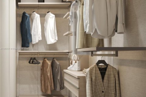 House in Bay Harbor Islands, Florida 6 bedrooms, 530.38 sq.m. № 1958150 - photo 16