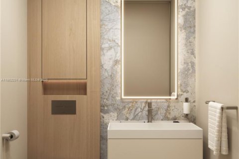 House in Bay Harbor Islands, Florida 6 bedrooms, 530.38 sq.m. № 1958150 - photo 17