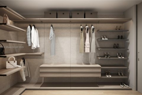 House in Bay Harbor Islands, Florida 6 bedrooms, 530.38 sq.m. № 1958150 - photo 14