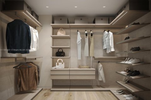 House in Bay Harbor Islands, Florida 6 bedrooms, 530.38 sq.m. № 1958150 - photo 15