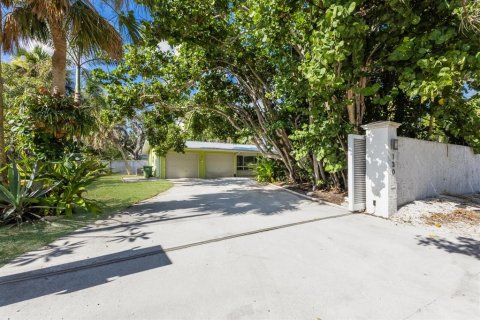 House in Sarasota, Florida 3 bedrooms, 216.28 sq.m. № 1901255 - photo 12
