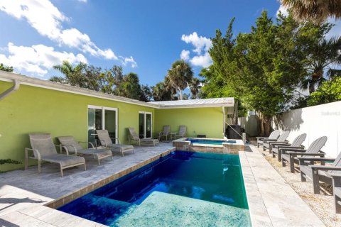 House in Sarasota, Florida 3 bedrooms, 216.28 sq.m. № 1901255 - photo 18