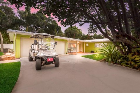 House in Sarasota, Florida 3 bedrooms, 216.28 sq.m. № 1901255 - photo 28