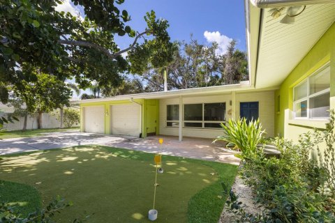 House in Sarasota, Florida 3 bedrooms, 216.28 sq.m. № 1901255 - photo 8