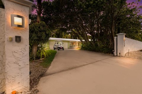 House in Sarasota, Florida 3 bedrooms, 216.28 sq.m. № 1901255 - photo 27