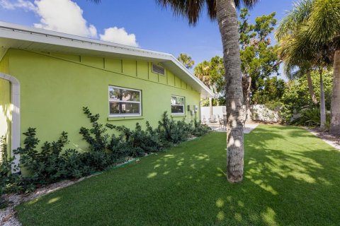 House in Sarasota, Florida 3 bedrooms, 216.28 sq.m. № 1901255 - photo 16