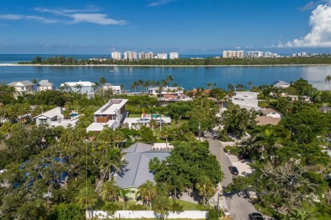 House in Sarasota, Florida 3 bedrooms, 216.28 sq.m. № 1901255 - photo 11