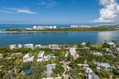 House in Sarasota, Florida 3 bedrooms, 216.28 sq.m. № 1901255 - photo 3