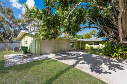 House in Sarasota, Florida 3 bedrooms, 216.28 sq.m. № 1901255 - photo 10