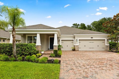 House in Sorrento, Florida 4 bedrooms, 214.33 sq.m. № 1805883 - photo 1