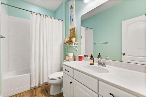House in Sorrento, Florida 4 bedrooms, 214.33 sq.m. № 1805883 - photo 22