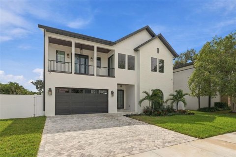 House in Tampa, Florida 5 bedrooms, 369.1 sq.m. № 2408588 - photo 2