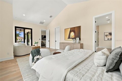House in Tampa, Florida 5 bedrooms, 369.1 sq.m. № 2408588 - photo 26