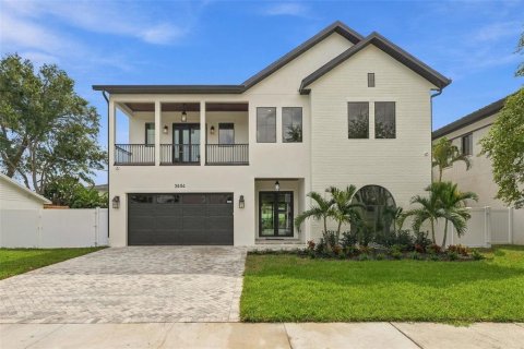 House in Tampa, Florida 5 bedrooms, 369.1 sq.m. № 2408588